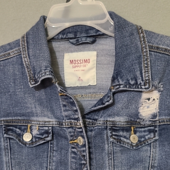 MOSSIMO Women's Blue Distressed Denim Trucker Jacket - Size Medium - Picture 2 of 13